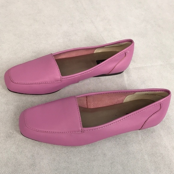 Array Loafers size 6 1/2
Good condition - Picture 1 of 8